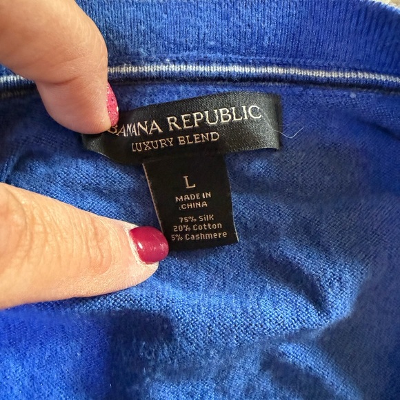 Banana Republic Men's V-Neck Sweater - Royal Blue - Picture 2 of 2